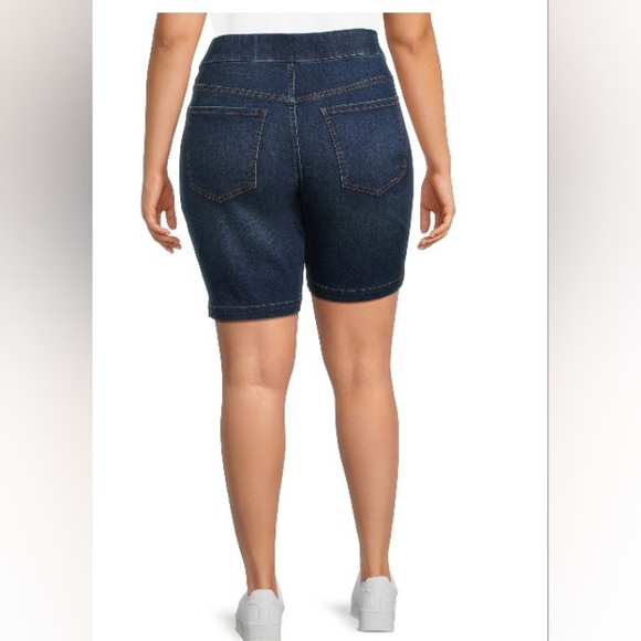 Women's Plus Size Bermuda Short - Picture 3 of 6